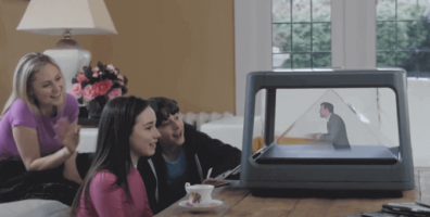 proyector holografico de mesa con personas