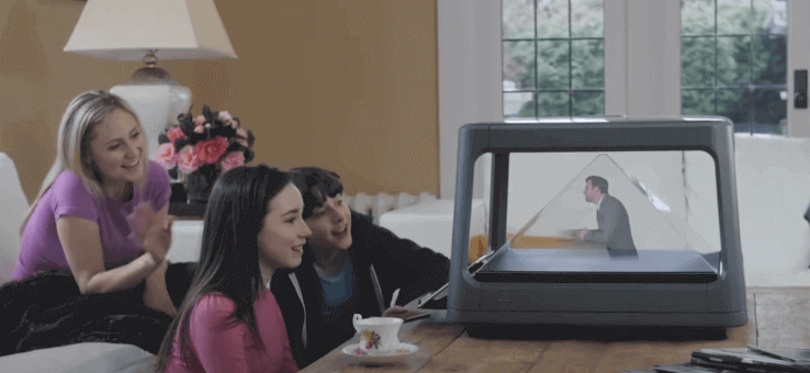 proyector holografico de mesa con personas